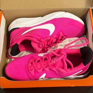 Nike girls grade school Bright Pink Athletic Shoes